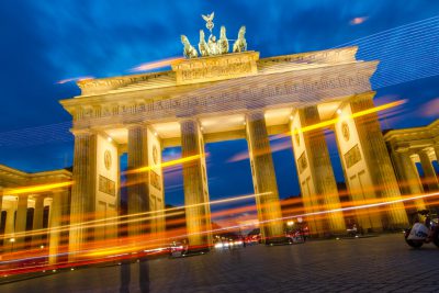 VOR DEM BRANDENBURGER TOR HABEN WIR KEINEN ZELTPLATZ. ABER WIR SIND DICHT DRAN.